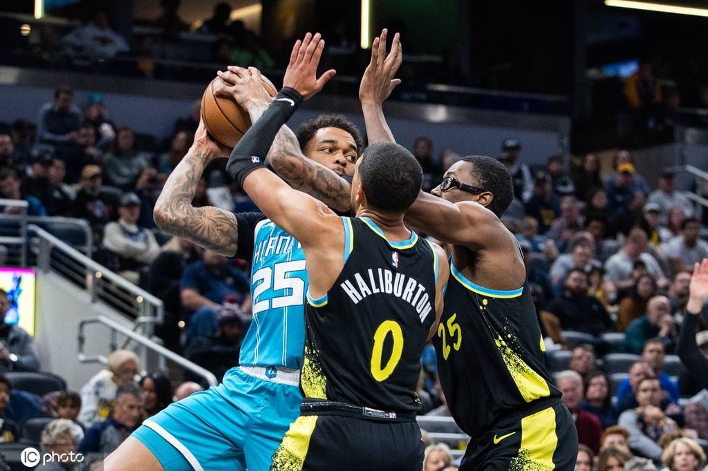 mk体育-离谱！风云突变夏洛特黄蜂今夜扳平良机阿扎伦卡在RNG比赛中逆转，辽宁本钢窗口期完成体检的简单介绍