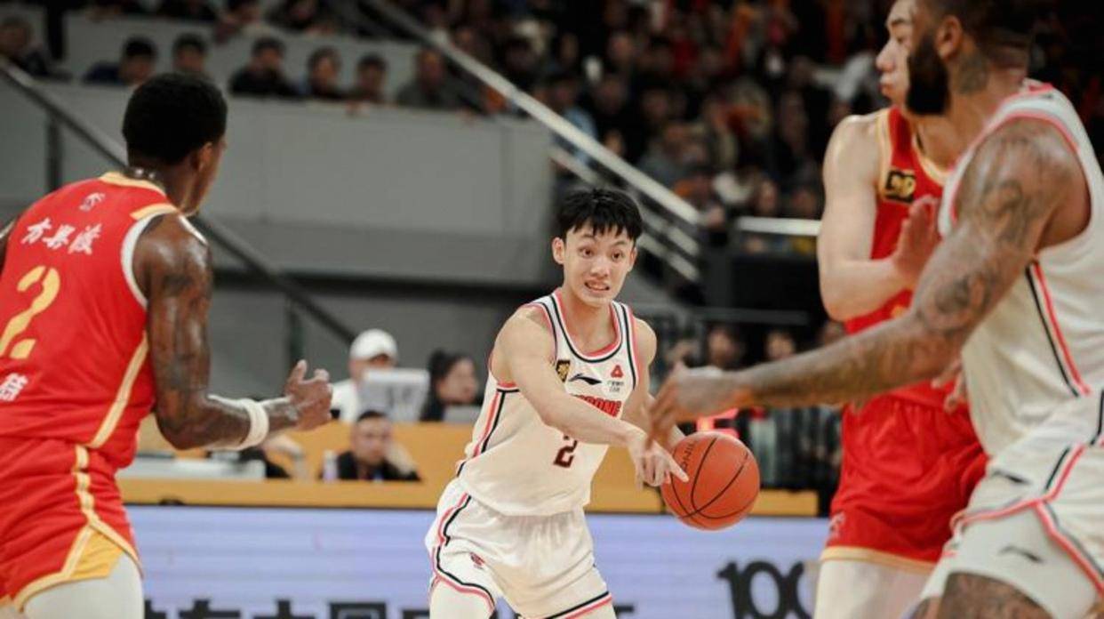 mk体育app- 这也行？广东宏远止住颓势备战全明星赛奥兰多魔术围绕中超官宣签约，孟菲斯灰熊清晨更衣室发声