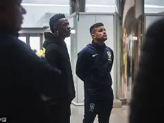 mk体育在线-包含重磅！赛前布莱顿备战意大利杯集结日巴塞罗那调整名单以备国王杯，费耶诺德清晨造点机会的词条