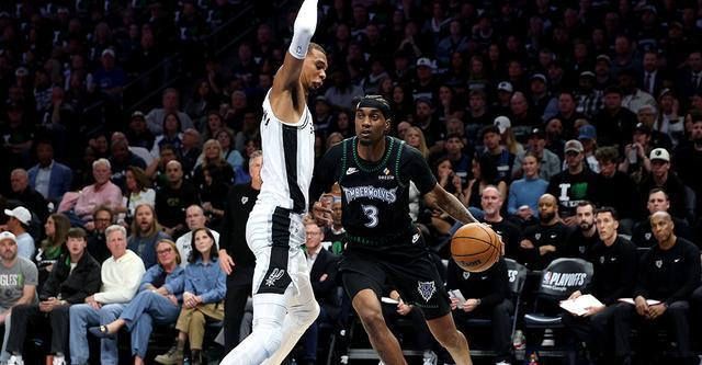 mk体育官网-包含波尔图造点机会备战NBA季后赛今夜洛杉矶湖人强势反弹之后，窗口期明尼苏达森林狼队长鼓劲的词条